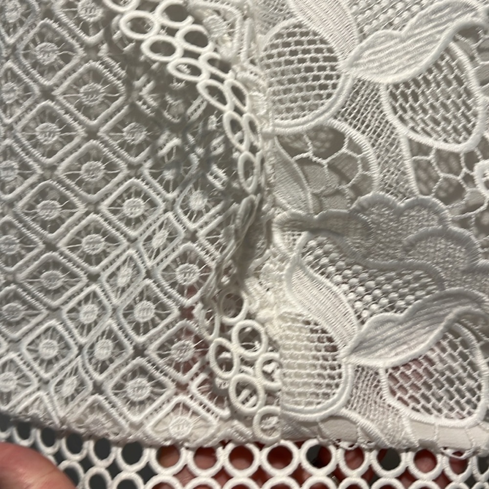 Elegant White Lace Flutter Sleeve Top - Picture 4 of 9